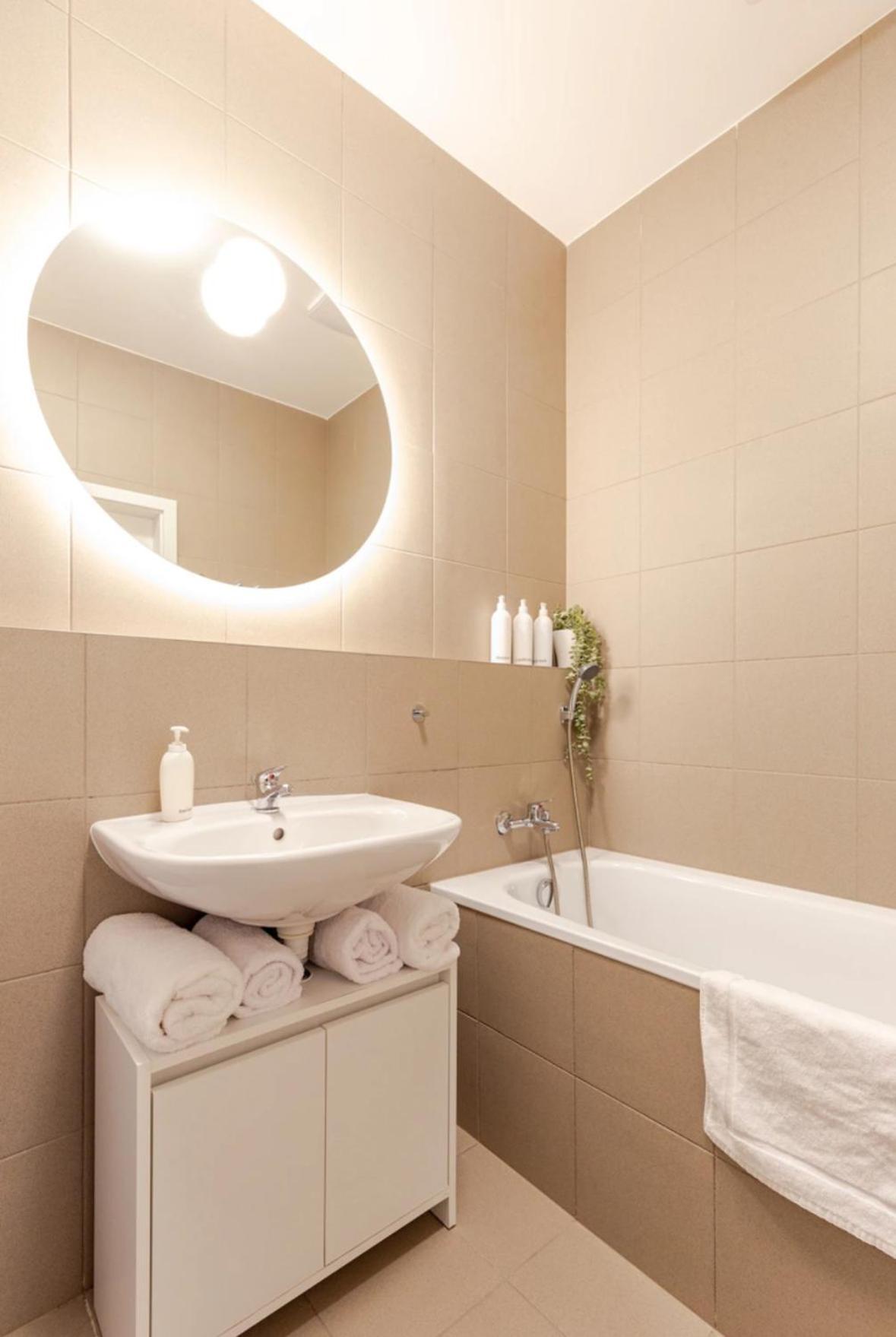 Magnolie Suite Presidential Garden Free Parking Братислава Экстерьер фото